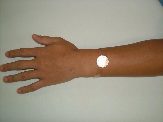 ���֌��ɂP�O�~���Z���e�[�v�œ\��t���Ă���ʐ^